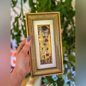 🎨 Print of Gustav Klimt “The Kiss” in a lightweight gold frame 🎨